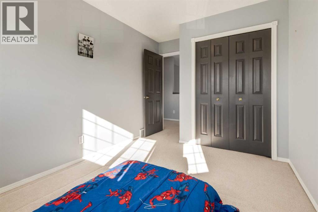 Single Family House for Sale in  Douglas Ridge Place SE Douglasdale/Glen Calgary 