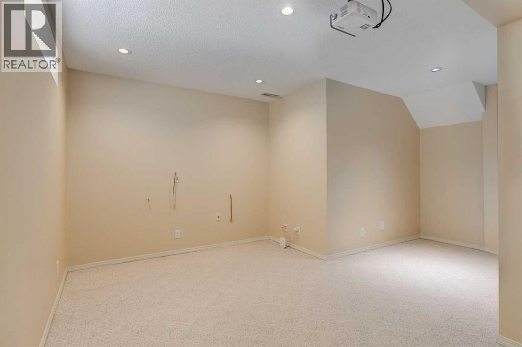 Single Family House for Sale in  Douglas Ridge Place SE Douglasdale/Glen Calgary 