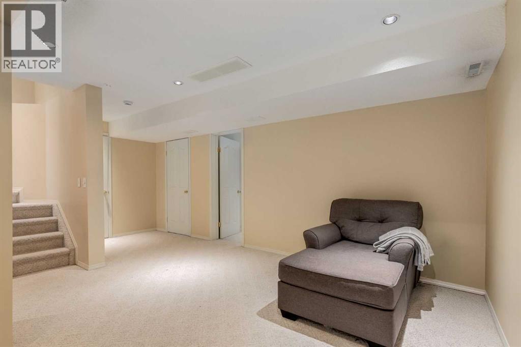 Single Family House for Sale in  Douglas Ridge Place SE Douglasdale/Glen Calgary 