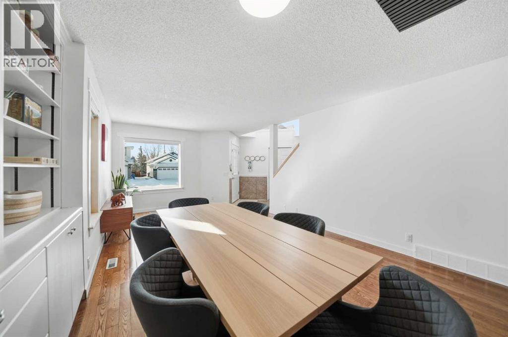 Single Family House for Sale in  Scenic View Close NW Scenic Acres Calgary 