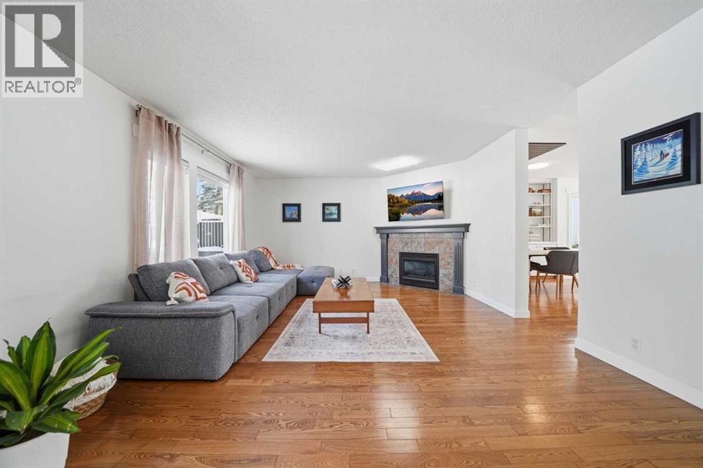 Single Family House for Sale in  Scenic View Close NW Scenic Acres Calgary 