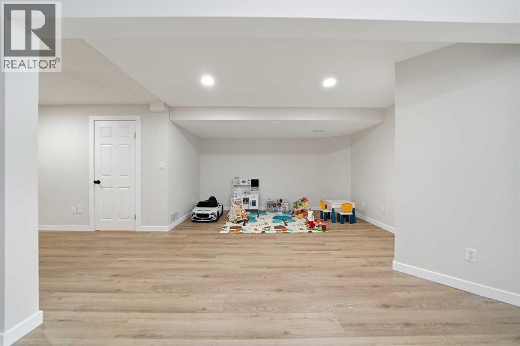 Single Family House for Sale in  Scenic View Close NW Scenic Acres Calgary 