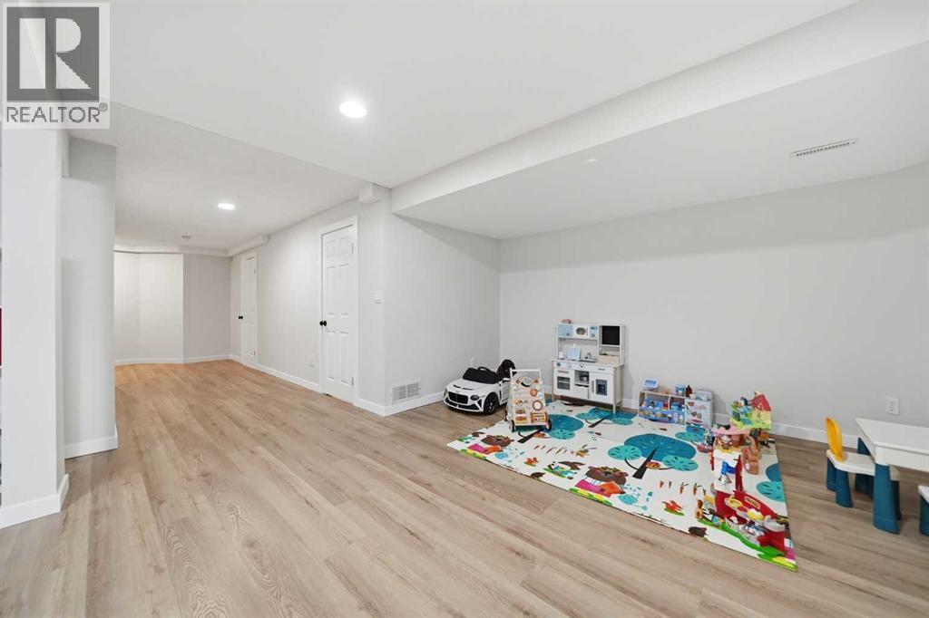 Single Family House for Sale in  Scenic View Close NW Scenic Acres Calgary 