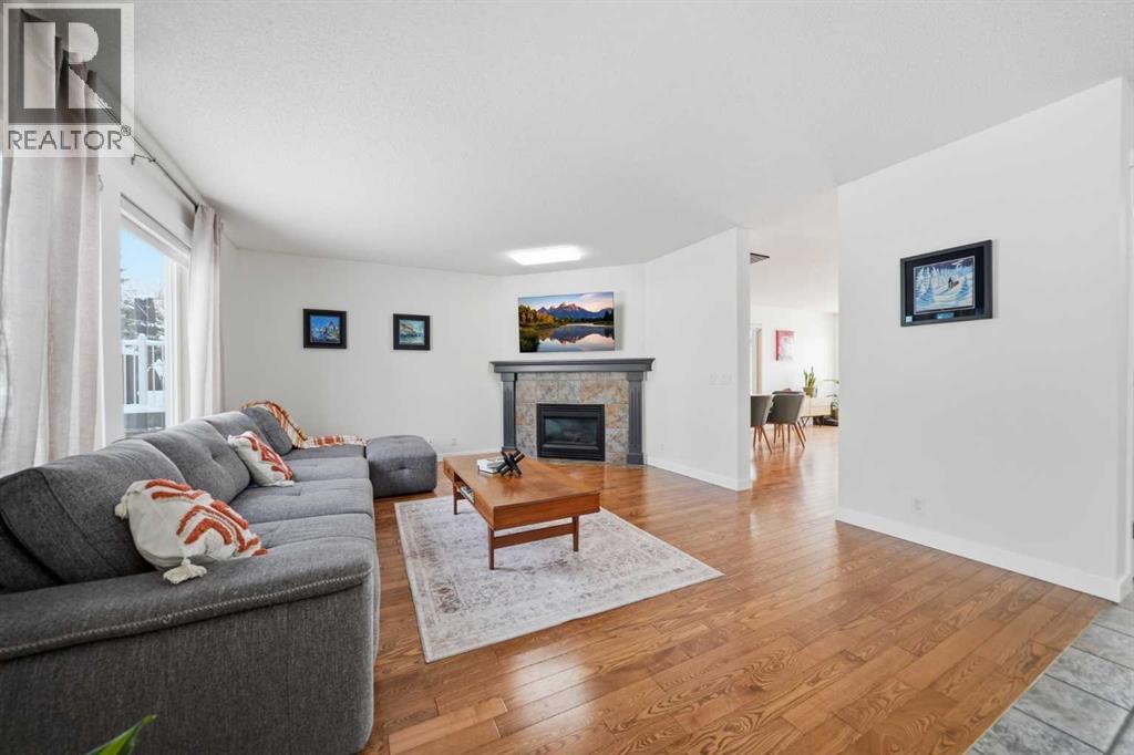 Single Family House for Sale in  Scenic View Close NW Scenic Acres Calgary 