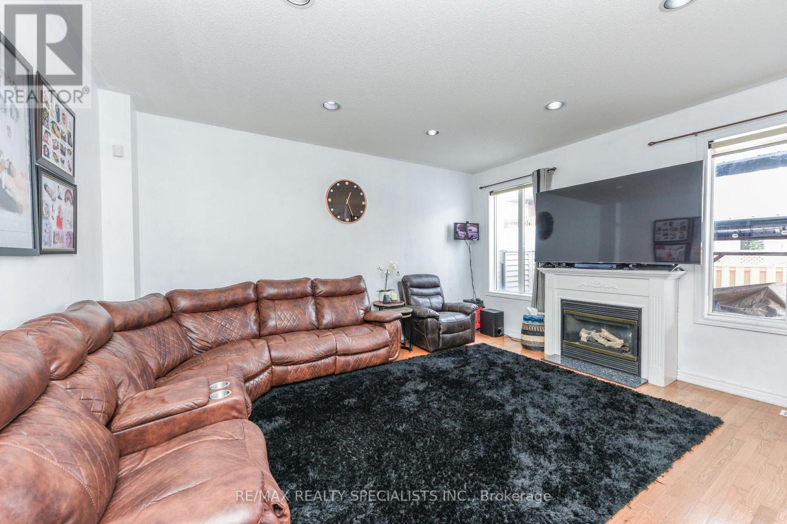 41 MADRONNA GARDENS - 12