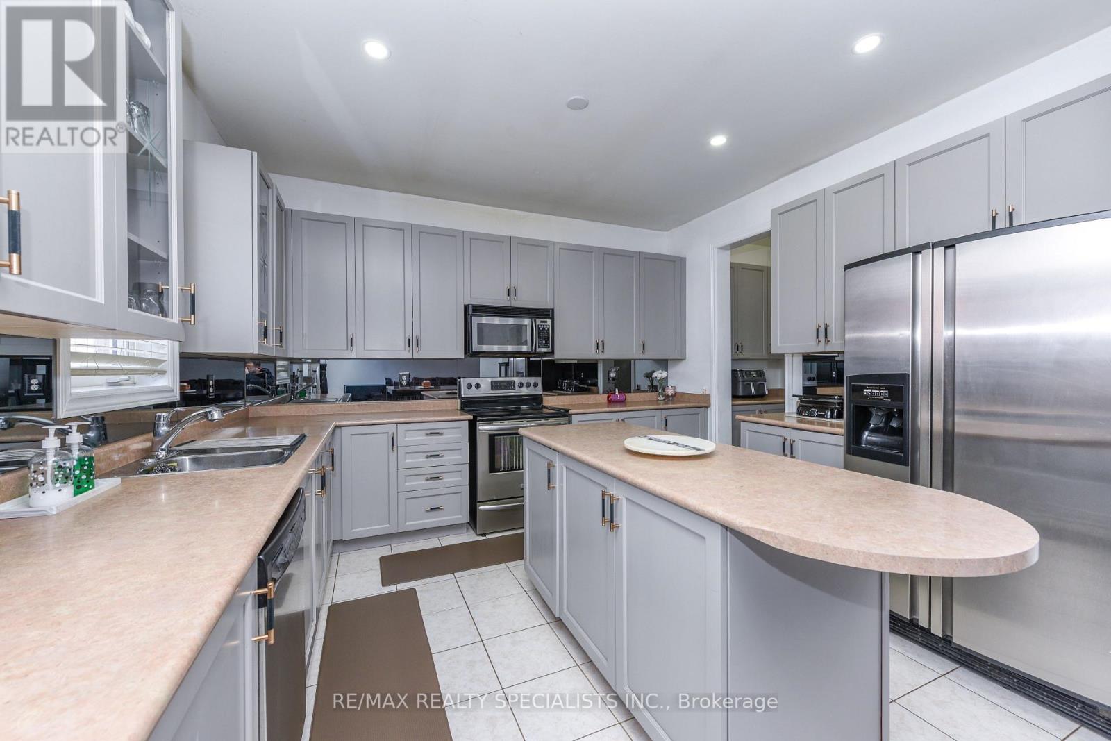 41 MADRONNA GARDENS - 16