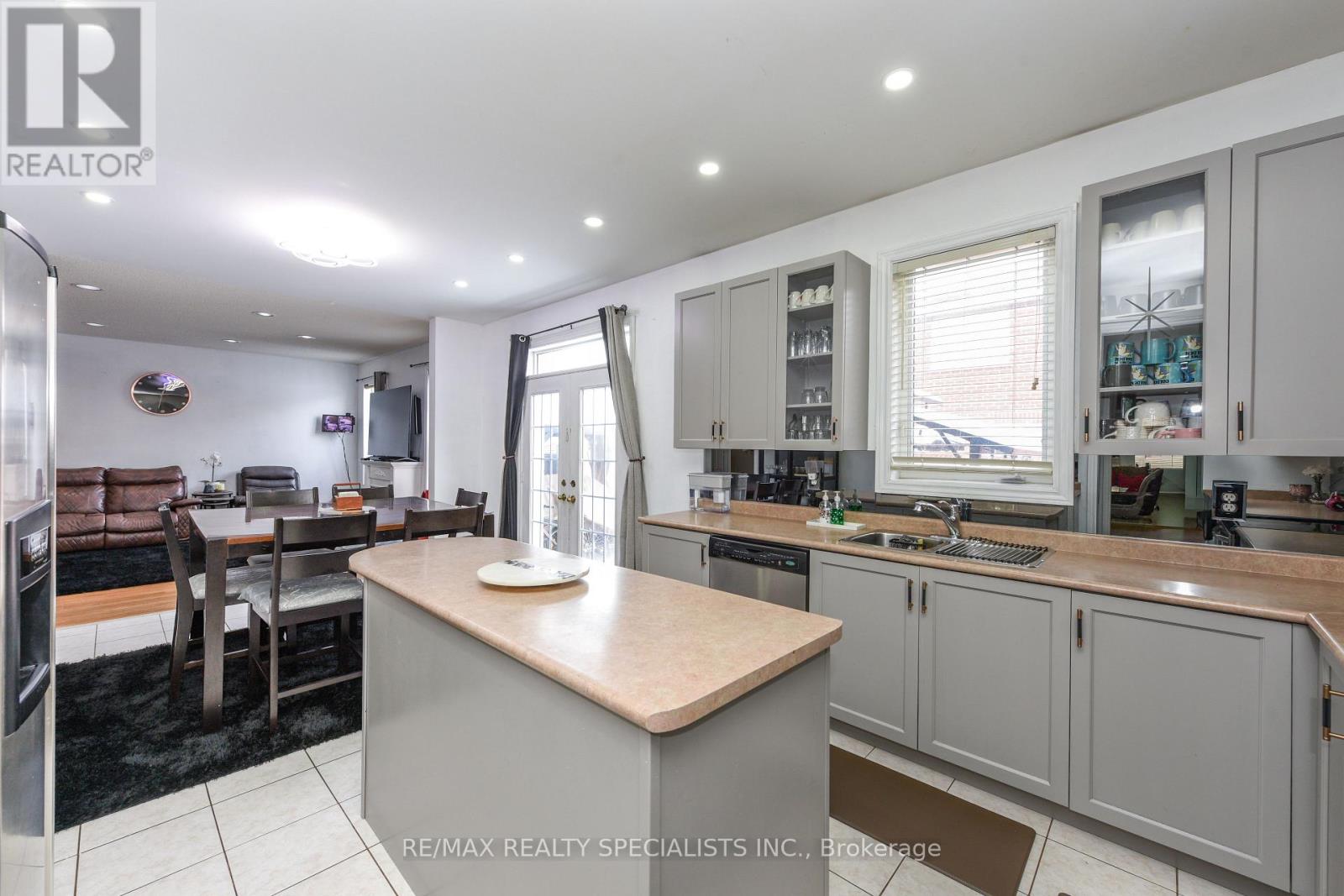 41 MADRONNA GARDENS - 18