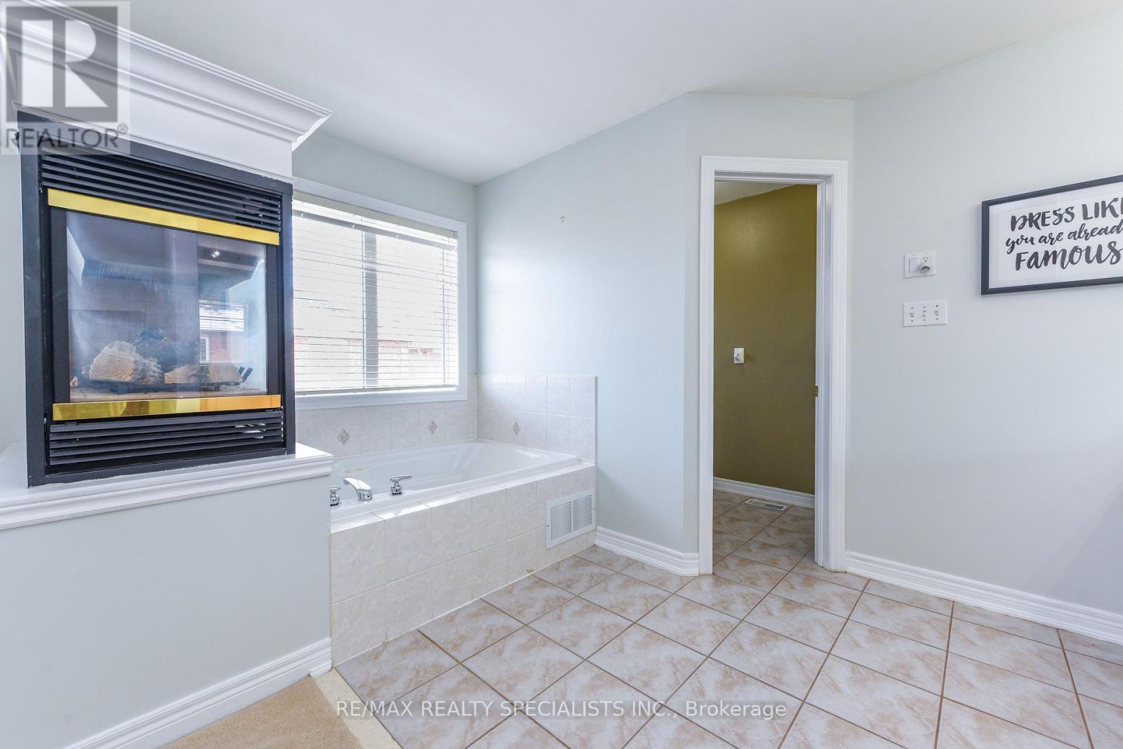 41 MADRONNA GARDENS - 27
