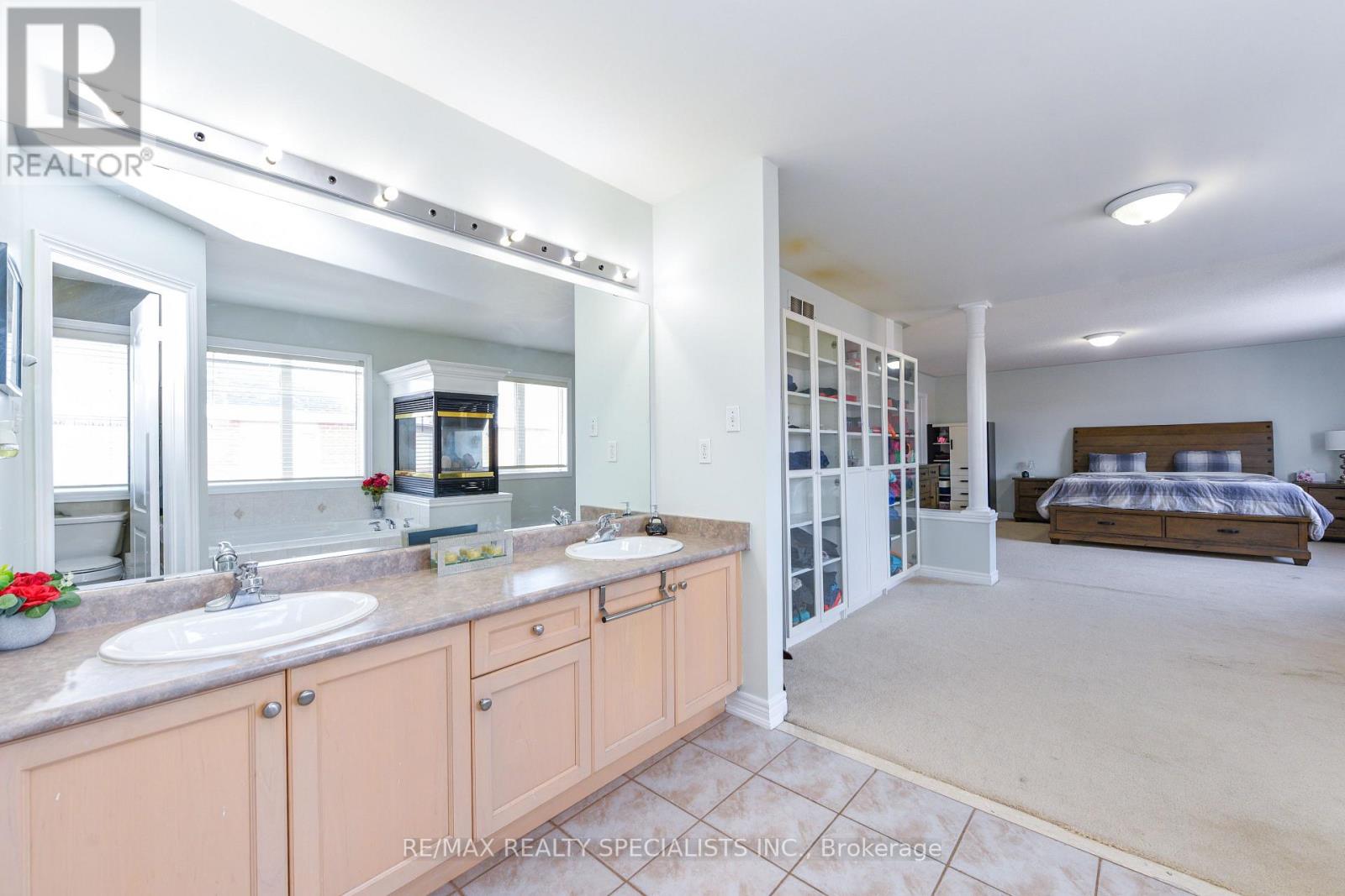 41 MADRONNA GARDENS - 29