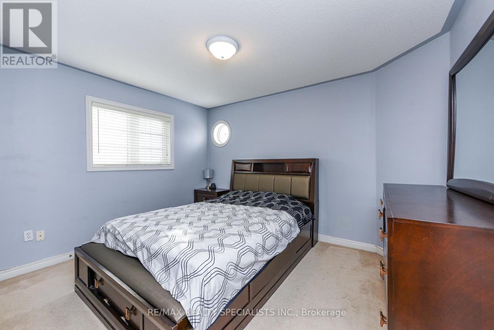 41 MADRONNA GARDENS - 36