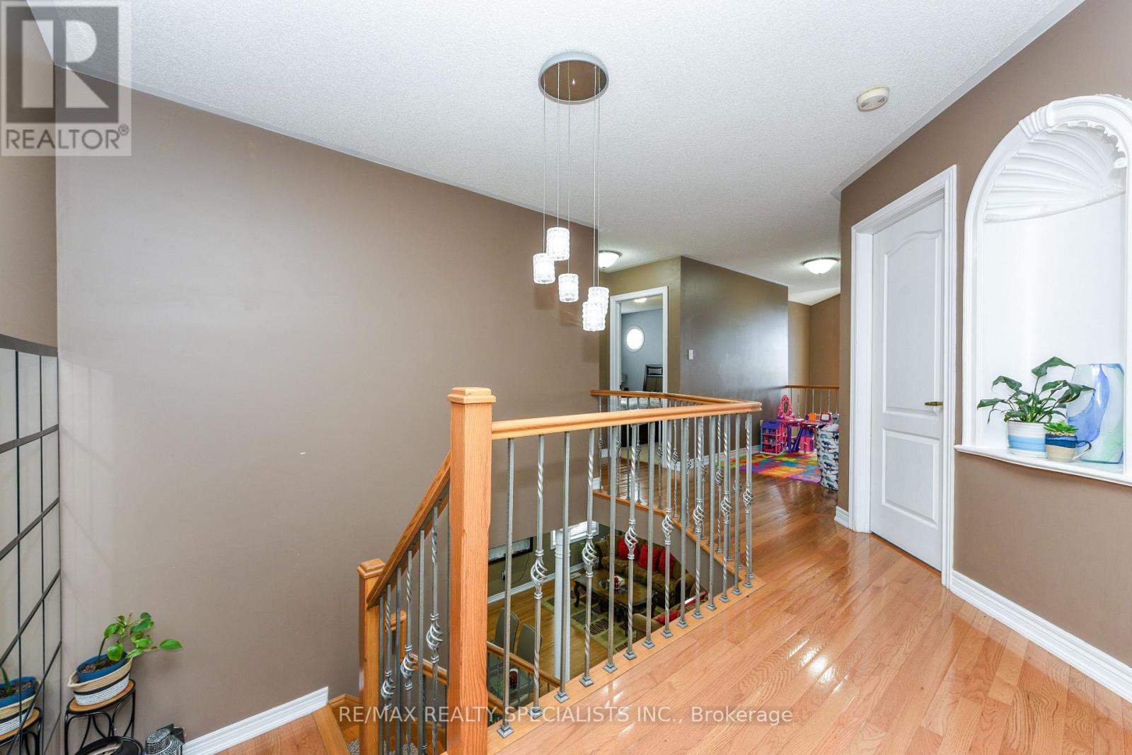 41 MADRONNA GARDENS - 38