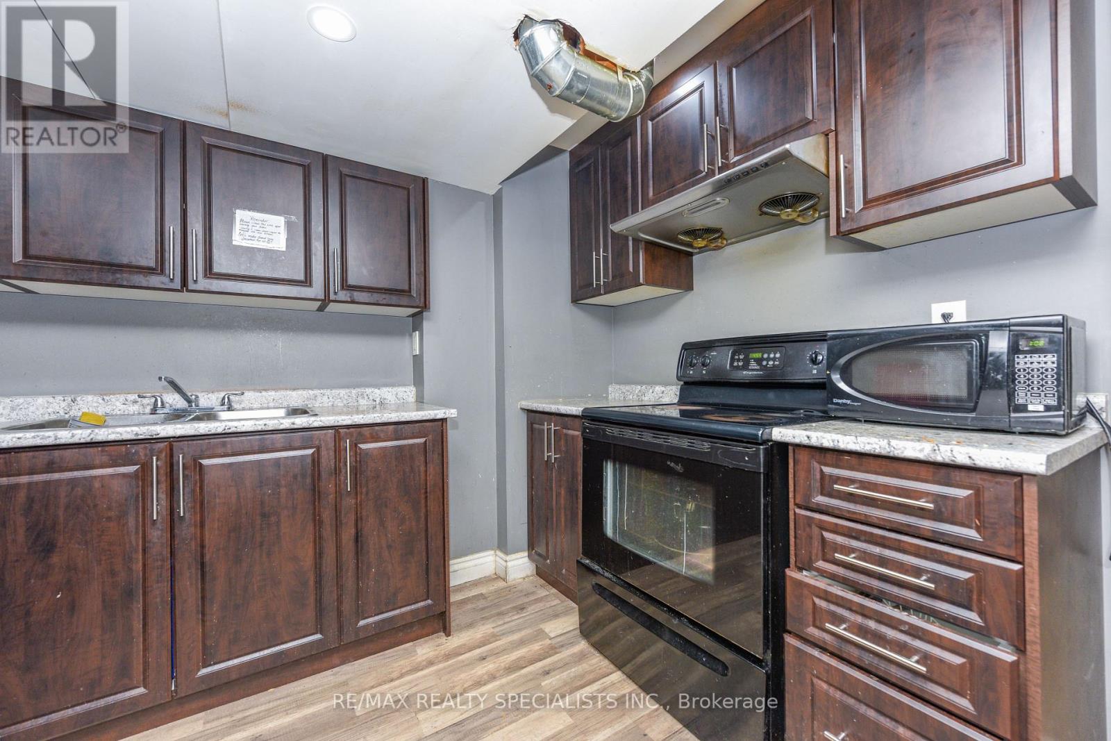 41 MADRONNA GARDENS - 44