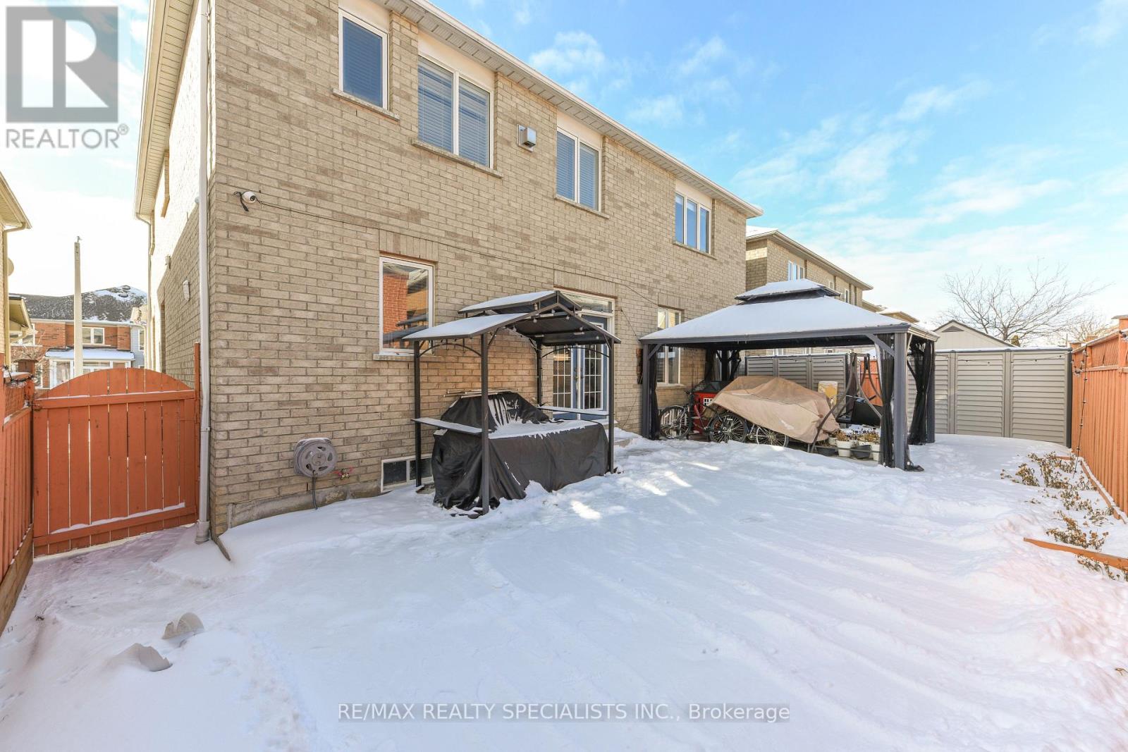 41 MADRONNA GARDENS - 48