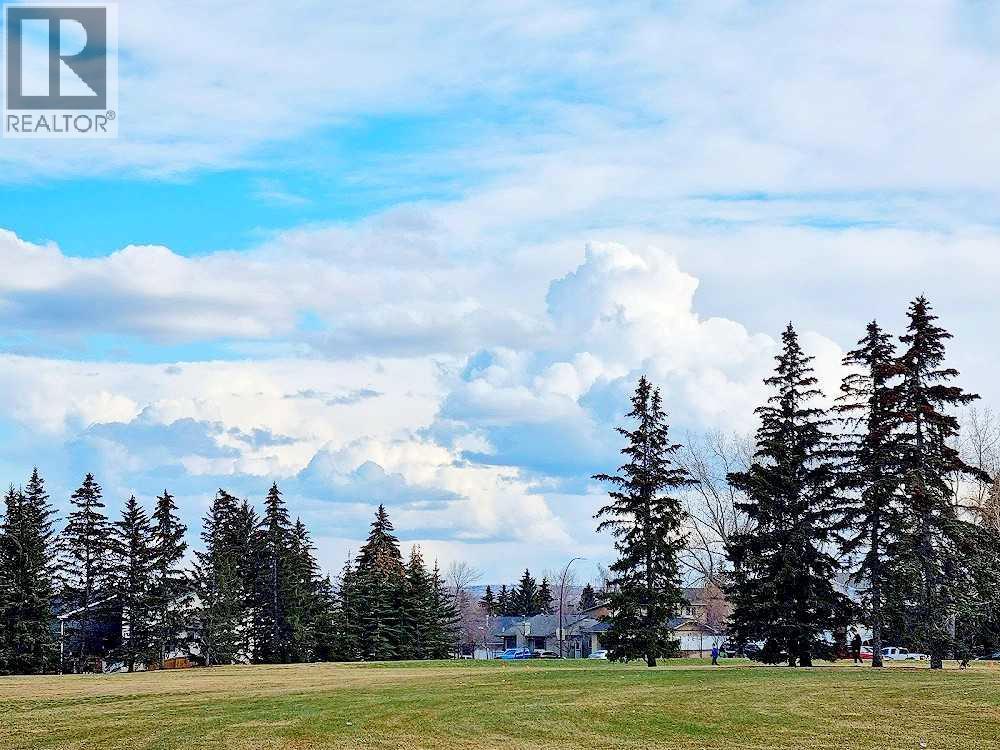 Single Family House for Sale in  Millbank Drive SW Millrise Calgary 