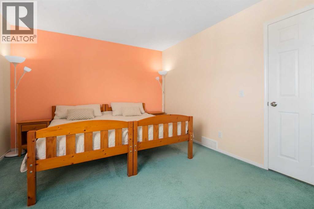 Single Family House for Sale in  Millbank Drive SW Millrise Calgary 