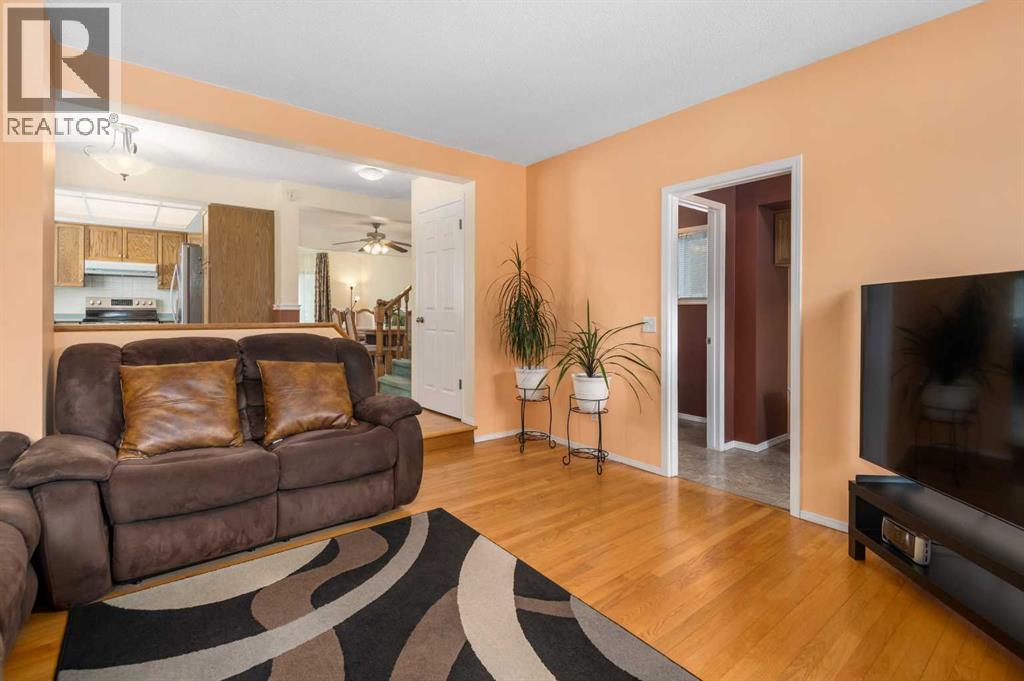 Single Family House for Sale in  Millbank Drive SW Millrise Calgary 