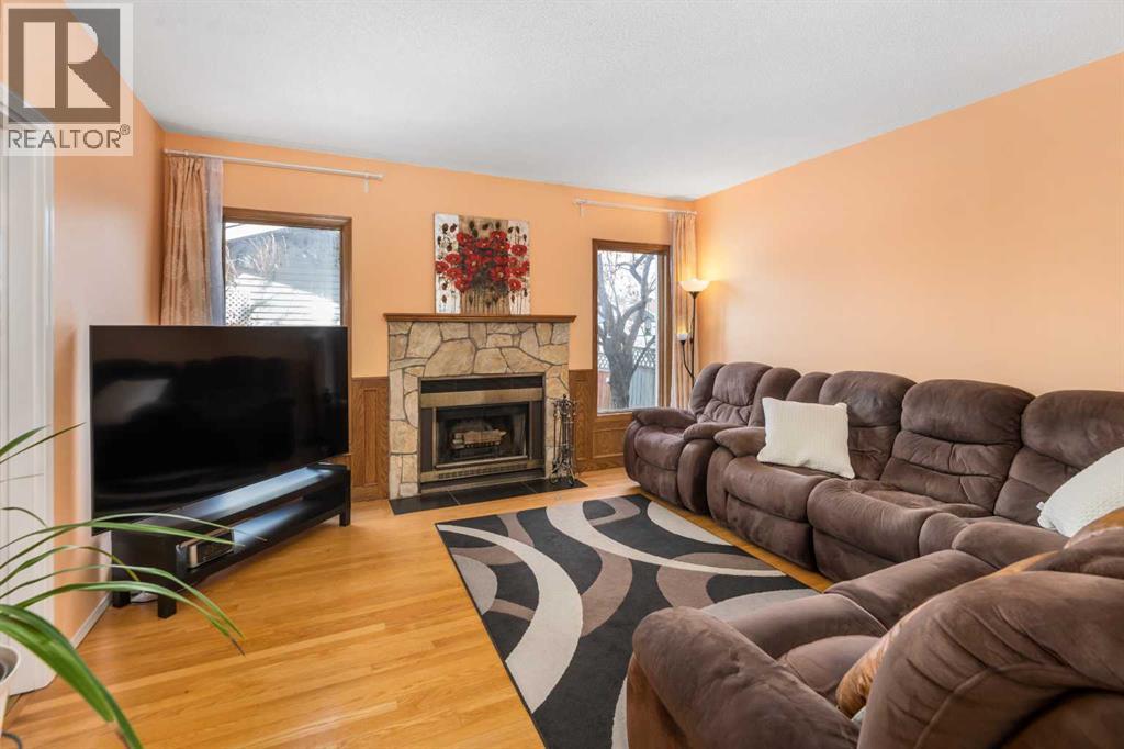 Single Family House for Sale in  Millbank Drive SW Millrise Calgary 