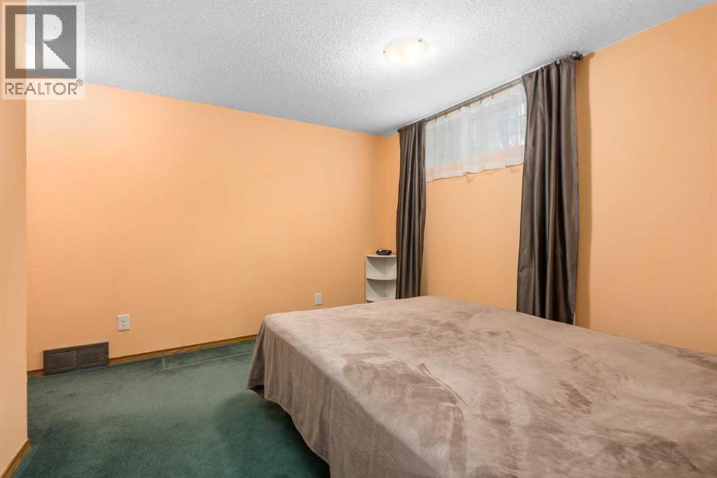 Single Family House for Sale in  Millbank Drive SW Millrise Calgary 