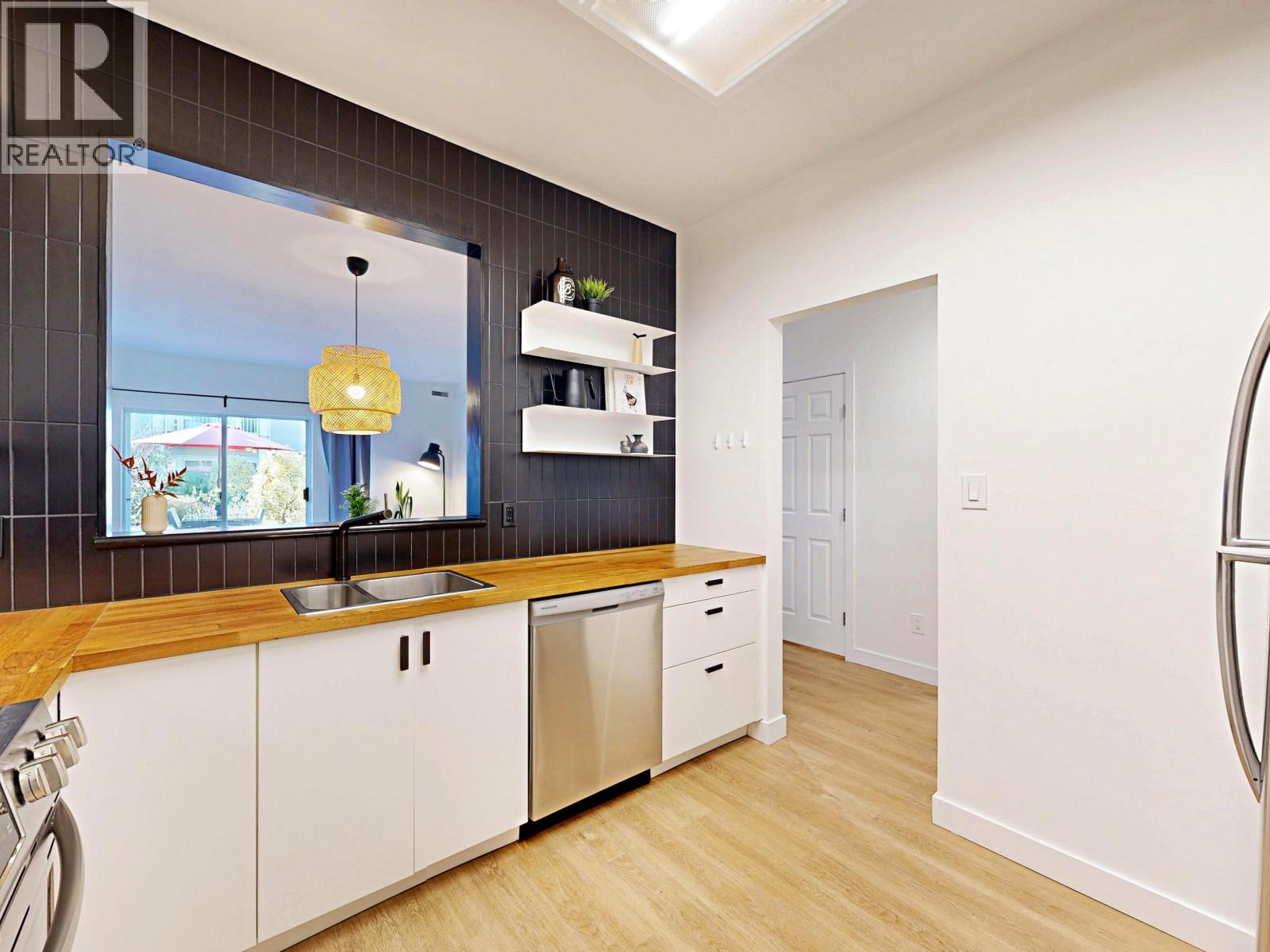 #105-4738 53 Street, Delta