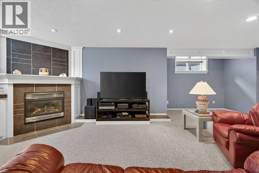 Single Family House for Sale in  Cougar Ridge Bay SW Cougar Ridge Calgary 