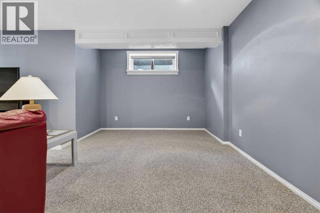 Single Family House for Sale in  Cougar Ridge Bay SW Cougar Ridge Calgary 