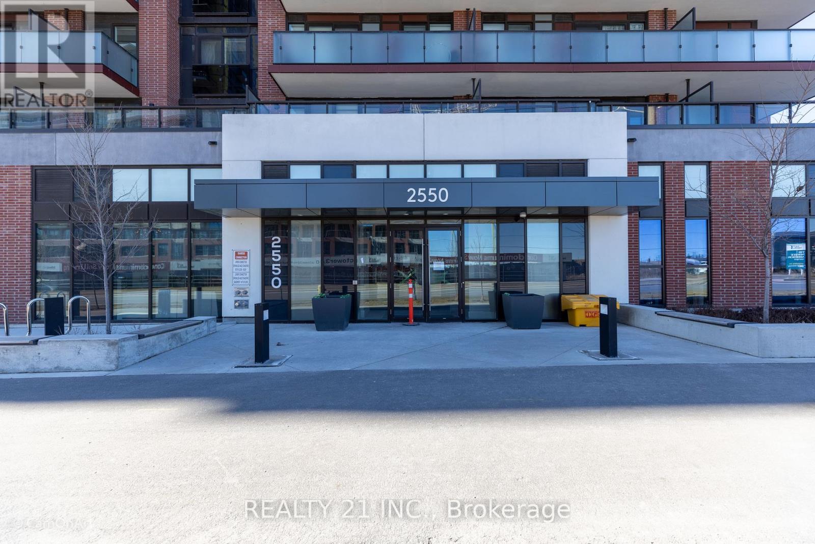 #2413 2550 SIMCOE STREET N - 1