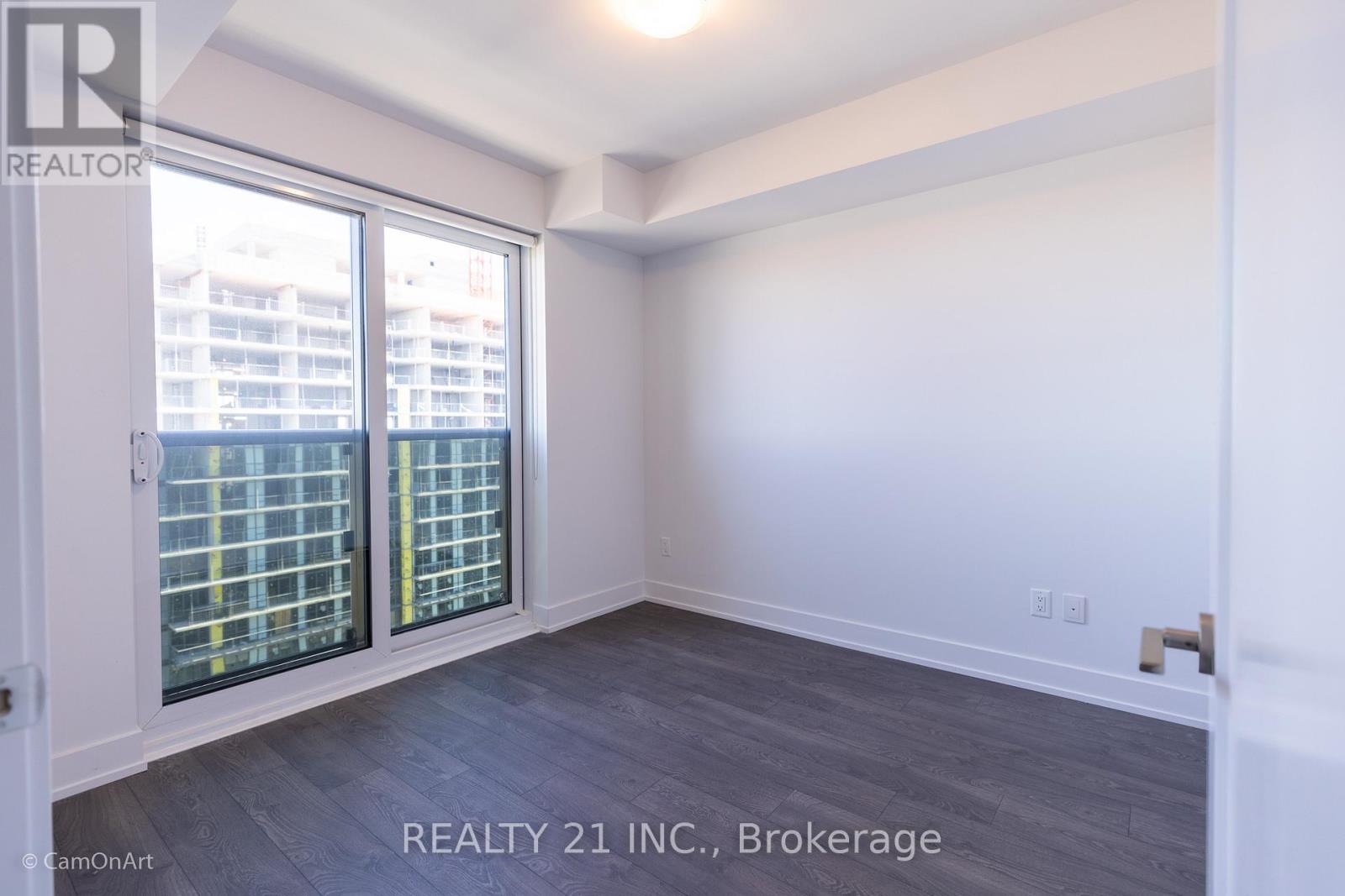 #2413 2550 SIMCOE STREET N - 8