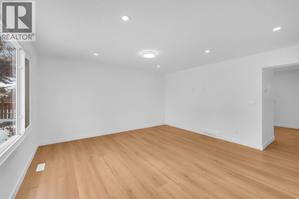 Single Family House for Sale in  Doverville Crescent SE Dover Calgary 