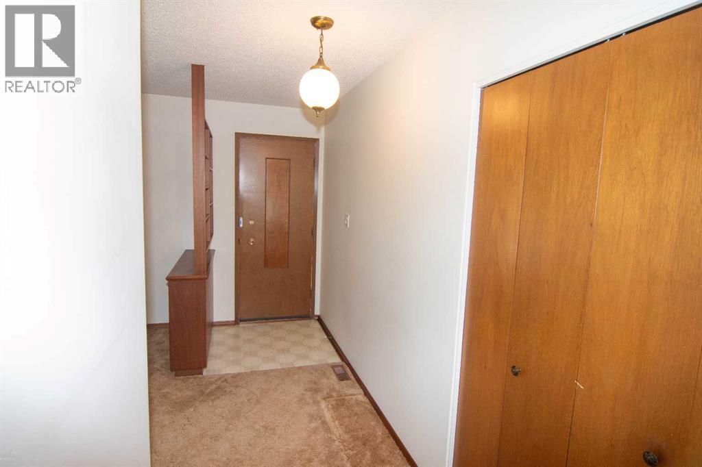 Single Family House Bungalow for Sale in  Dalton Drive NW Dalhousie Calgary 