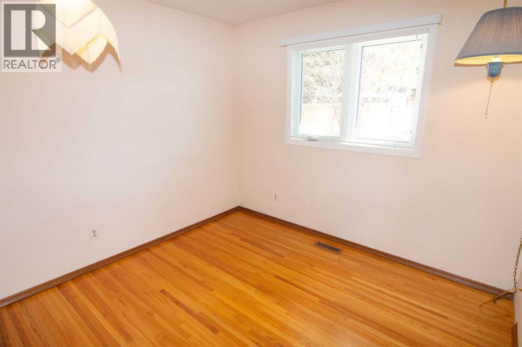 Single Family House Bungalow for Sale in  Dalton Drive NW Dalhousie Calgary 