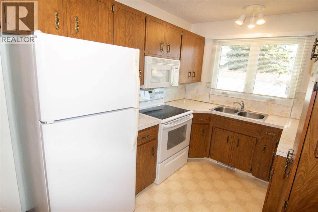 Single Family House Bungalow for Sale in  Dalton Drive NW Dalhousie Calgary 