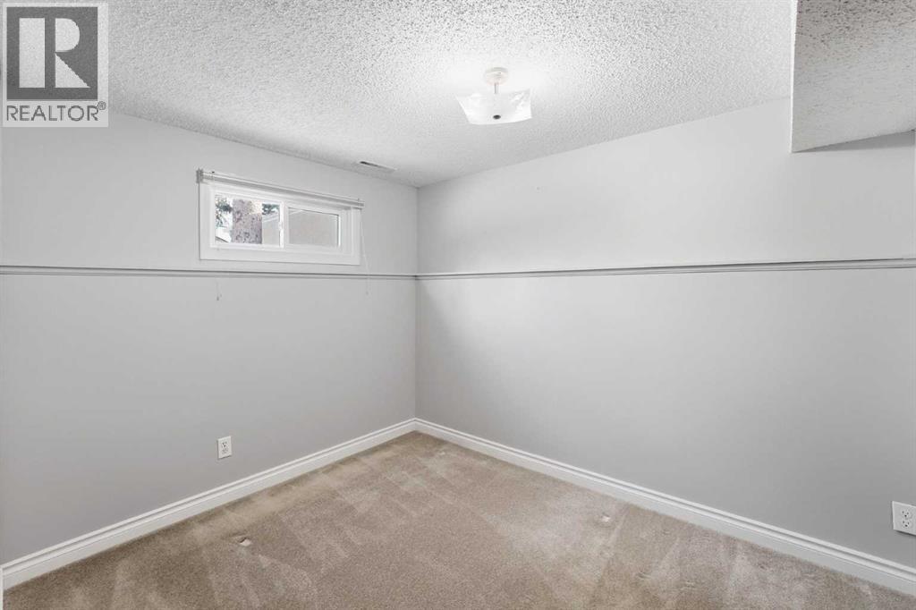 Single Family House 4 Level for Sale in  Brockington Road NW Brentwood Calgary 