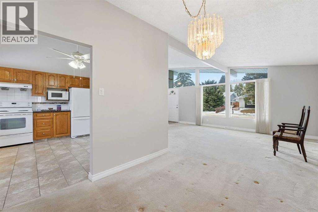 Single Family House 4 Level for Sale in  Brockington Road NW Brentwood Calgary 