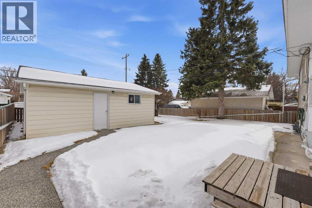 Single Family House 4 Level for Sale in  Brockington Road NW Brentwood Calgary 