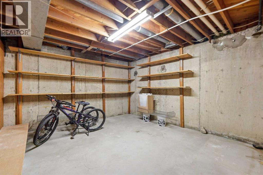 Single Family House 4 Level for Sale in  Brockington Road NW Brentwood Calgary 