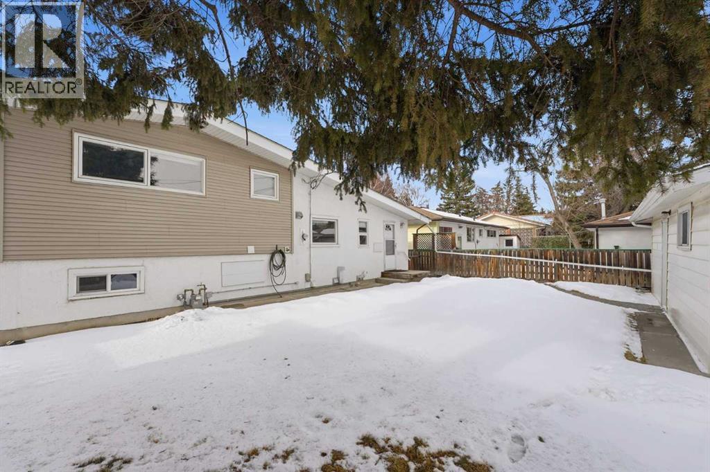 Single Family House 4 Level for Sale in  Brockington Road NW Brentwood Calgary 
