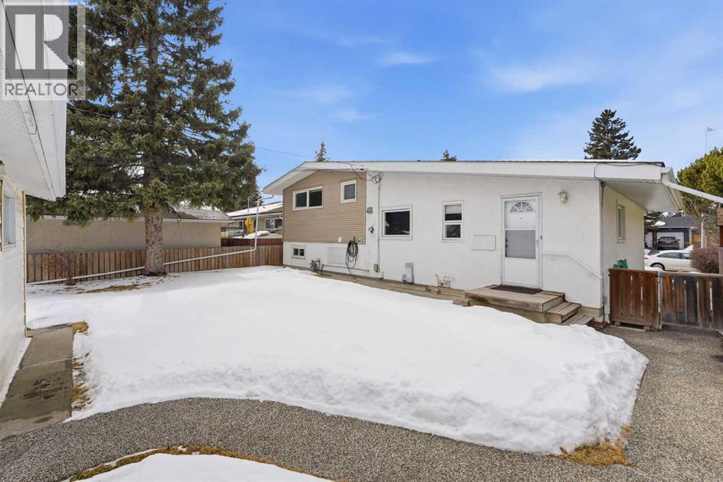 Single Family House 4 Level for Sale in  Brockington Road NW Brentwood Calgary 
