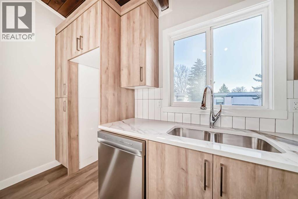 Single Family House Bi-level for Sale in   Street SW Oakridge Calgary 