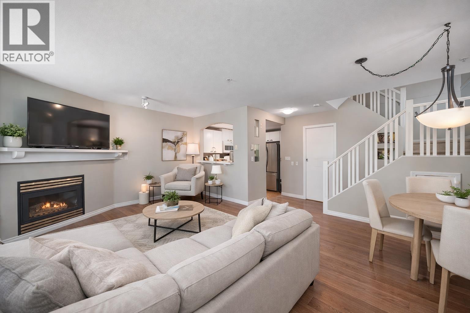 15 1015 LYNN VALLEY ROAD