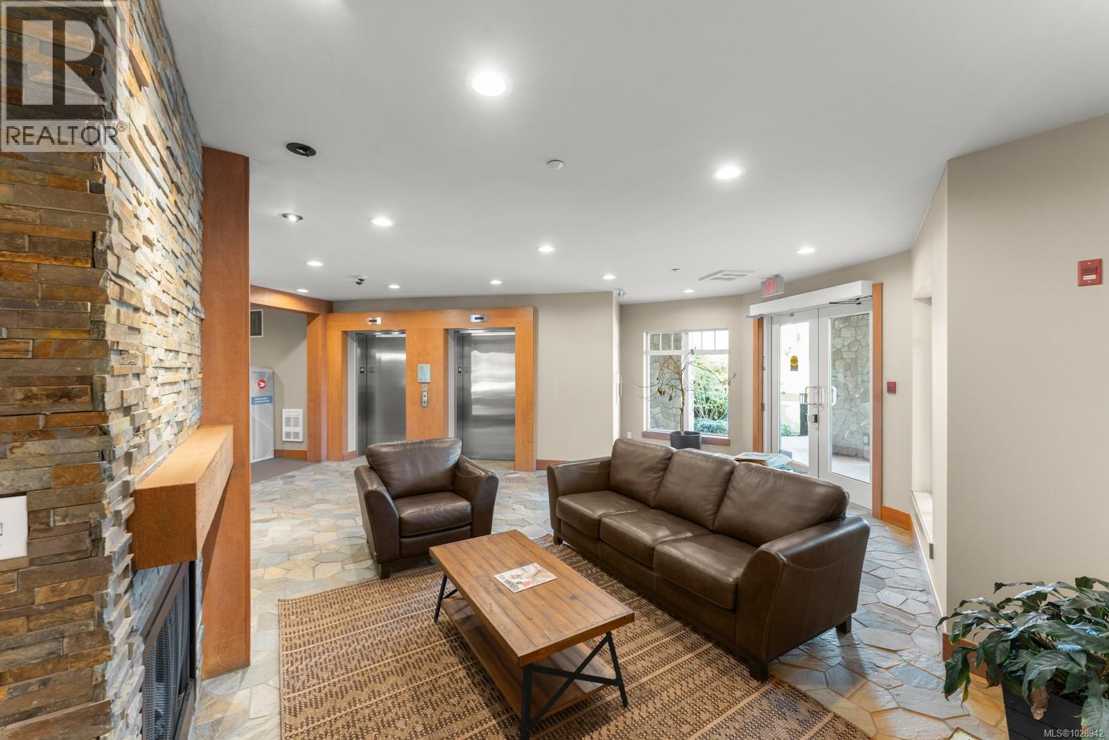 #403 1395 BEAR MOUNTAIN PKWY - 4