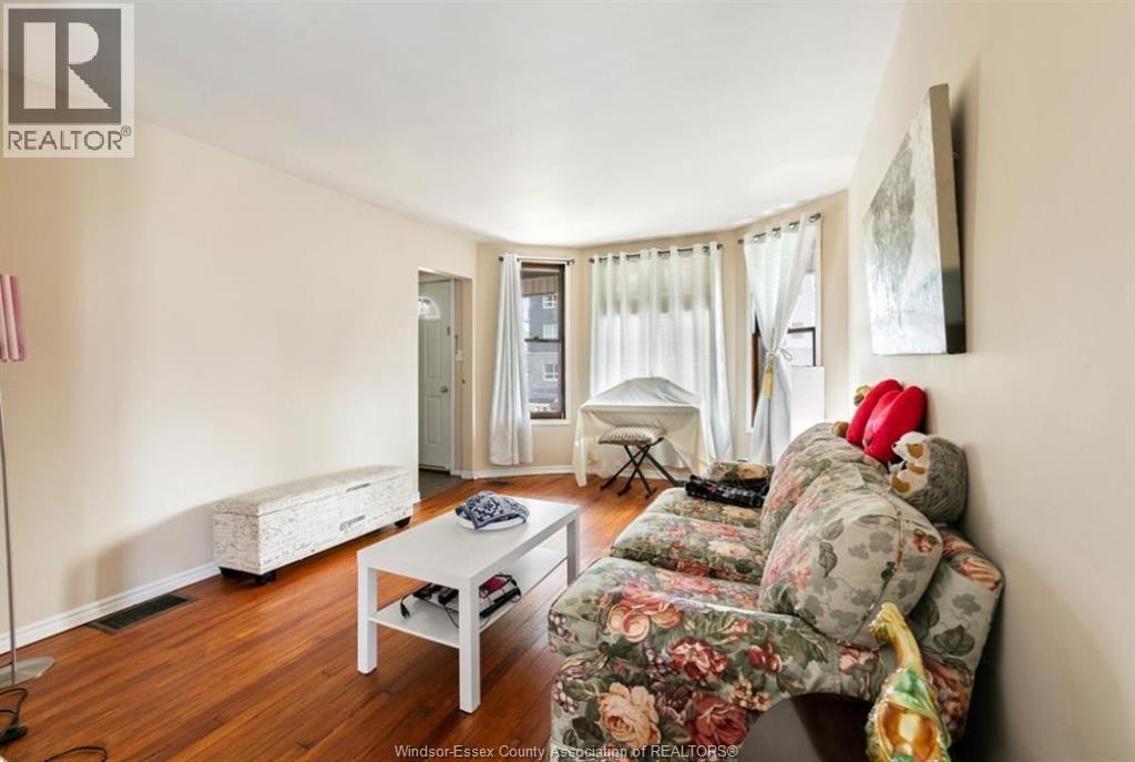 581-583 CRAWFORD AVENUE - 3