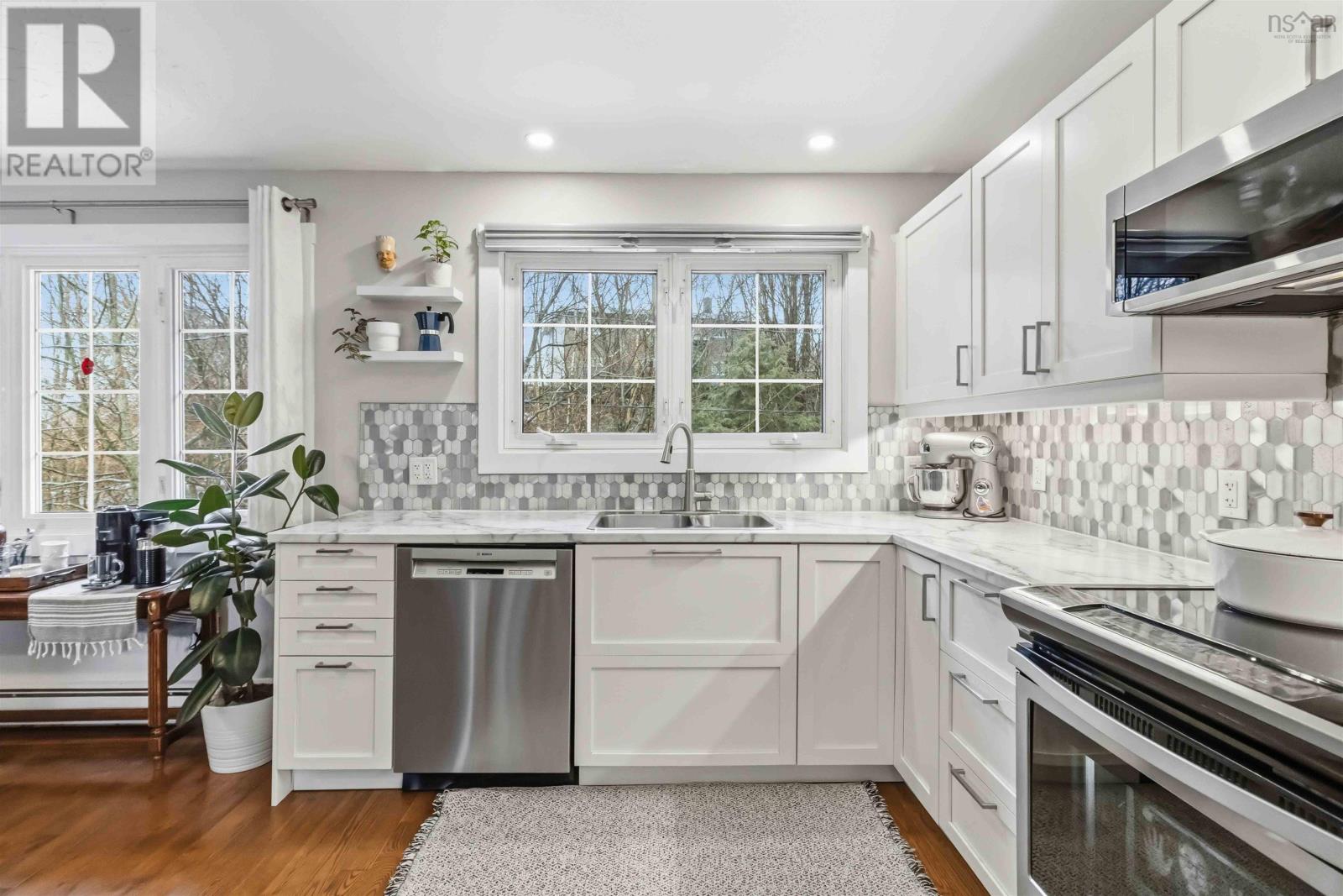 Property 22 of 50 of 78 GLENFOREST Drive