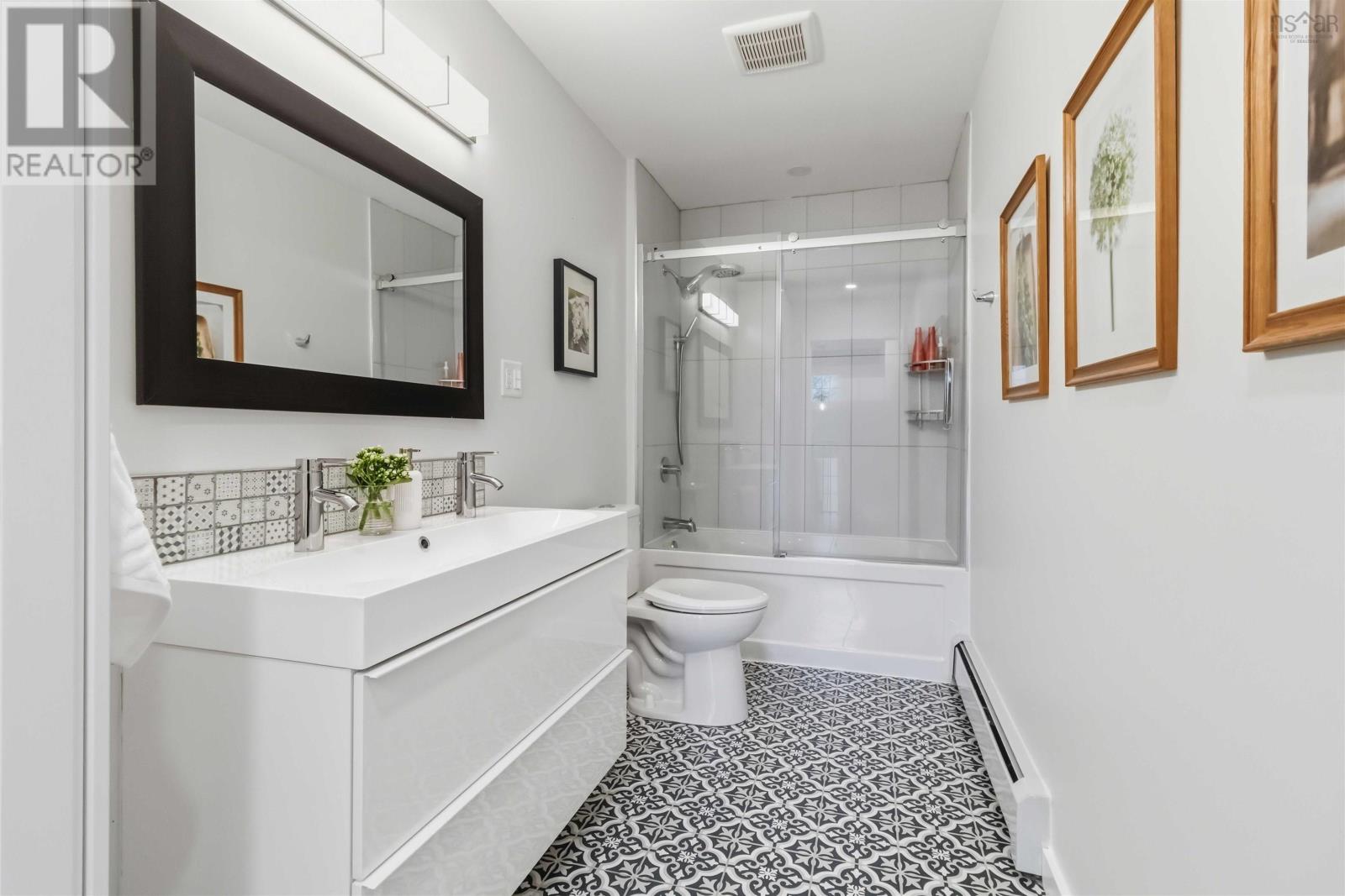 Property 20 of 50 of 78 GLENFOREST Drive