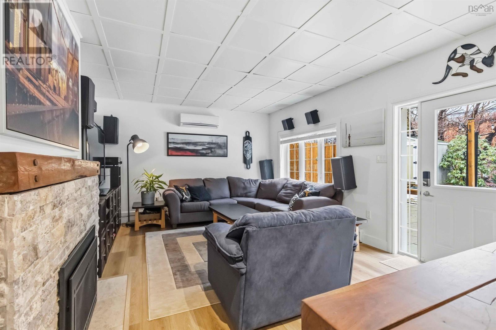 Property 10 of 50 of 78 GLENFOREST Drive