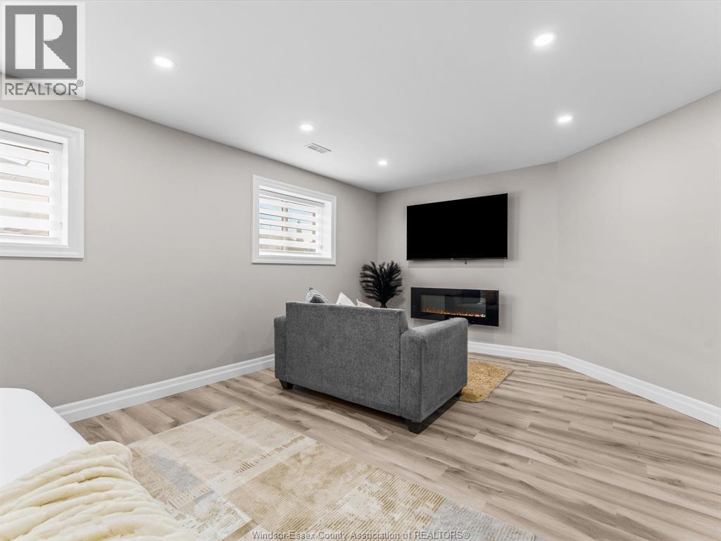 411 THOMPSON AVENUE - 34