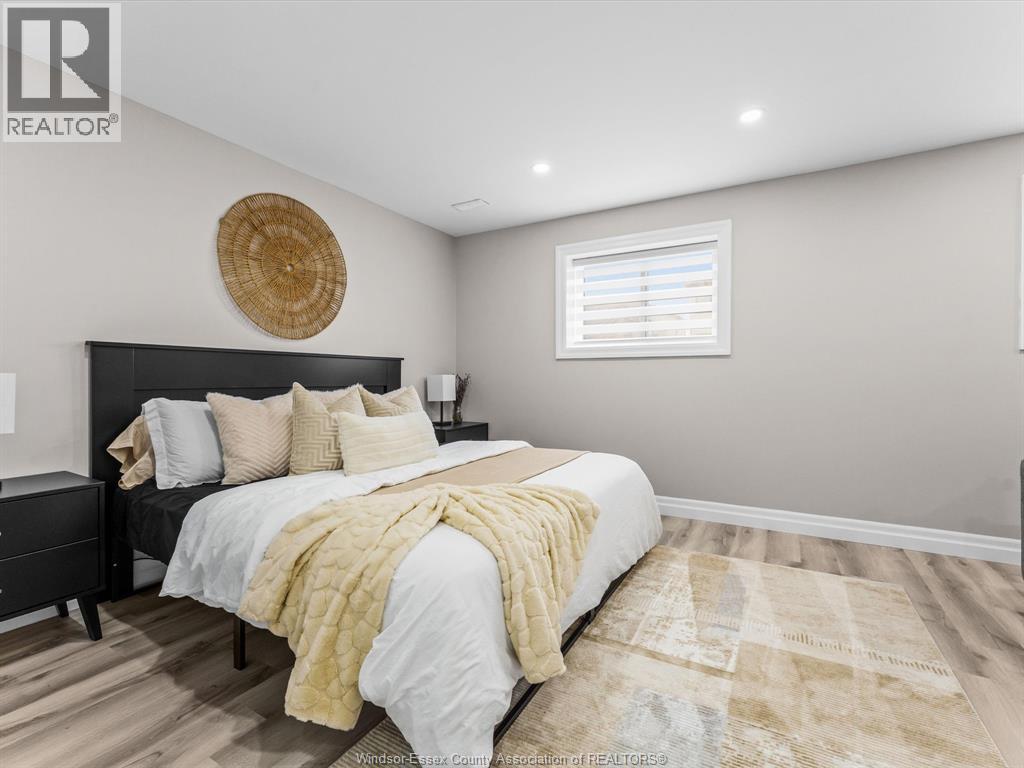 411 THOMPSON AVENUE - 32