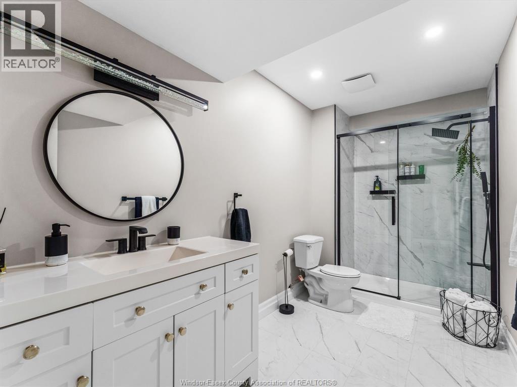 411 THOMPSON AVENUE - 35