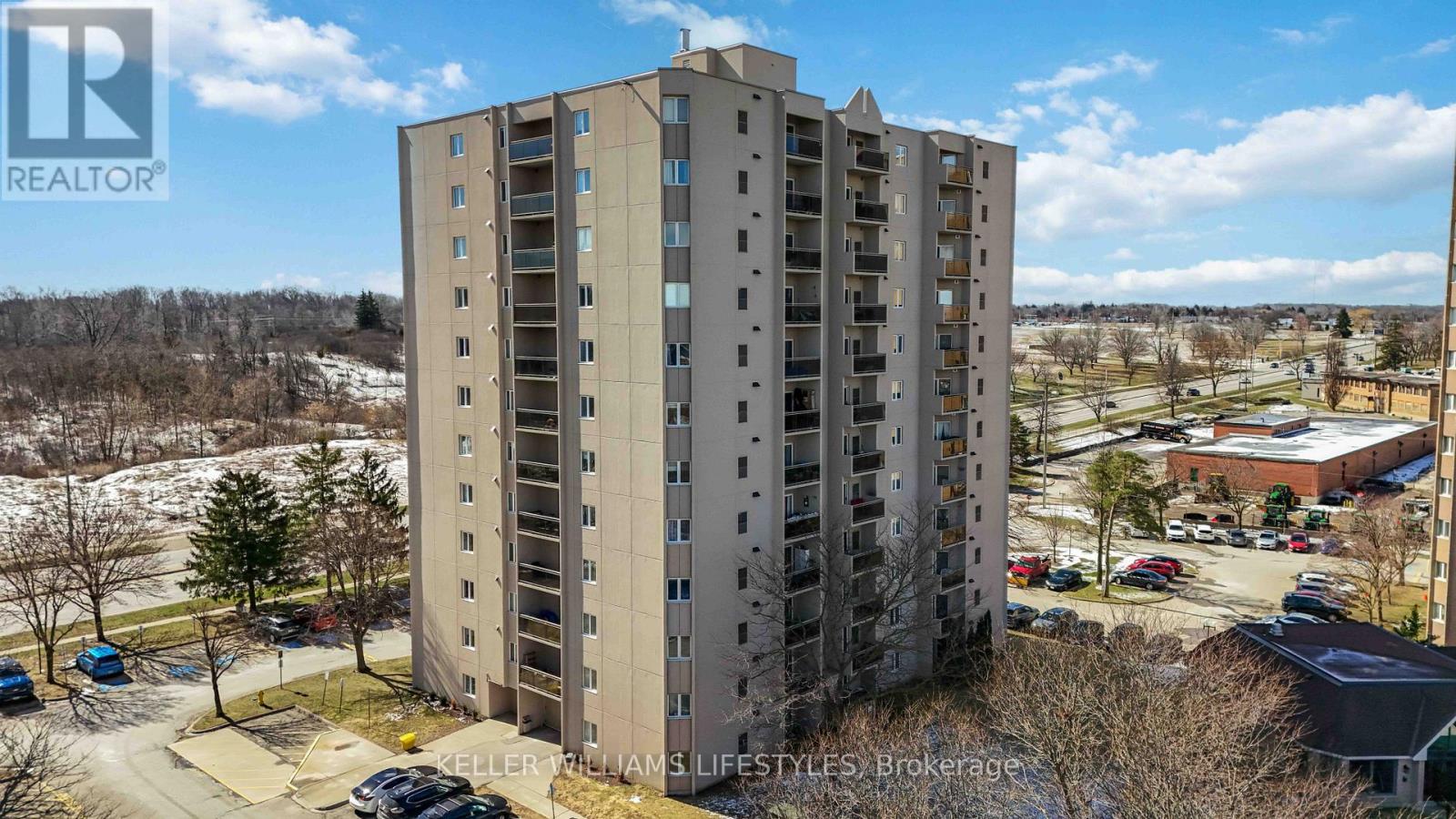 904 - 858 COMMISSIONERS ROAD E