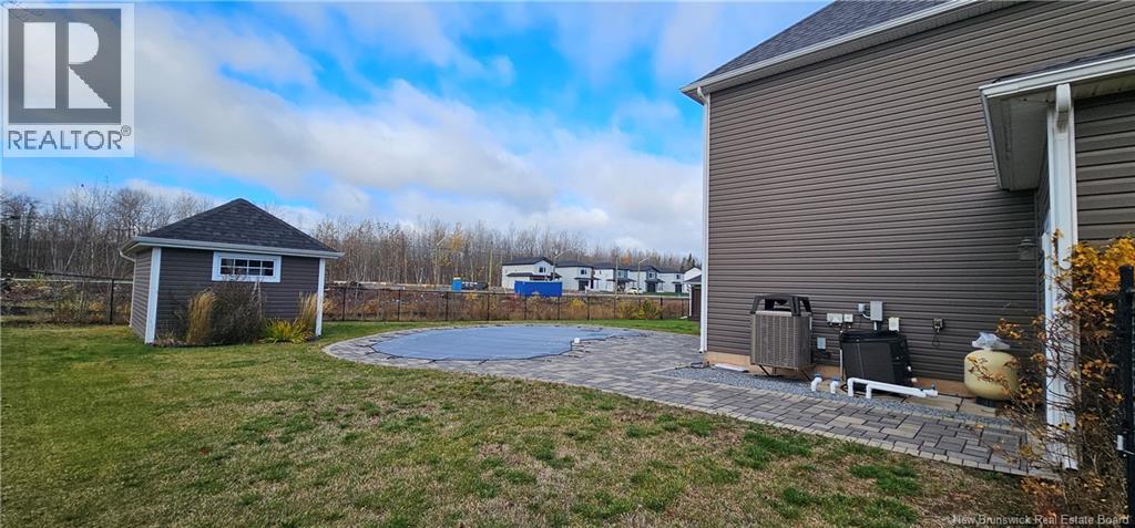 145 AMIENS DRIVE - 44