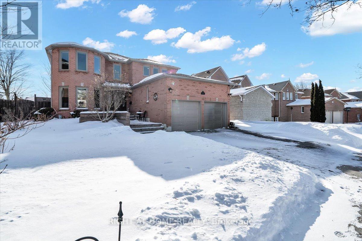 33 WILLCOCKS CRESCENT